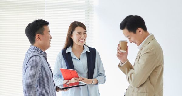 Networking in Dubai: Digital Engagement Over Coffee Meetings