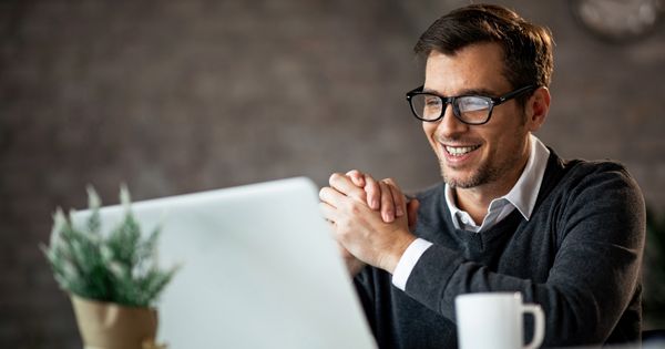 How to Write the LinkedIn Experience Section (with Samples)